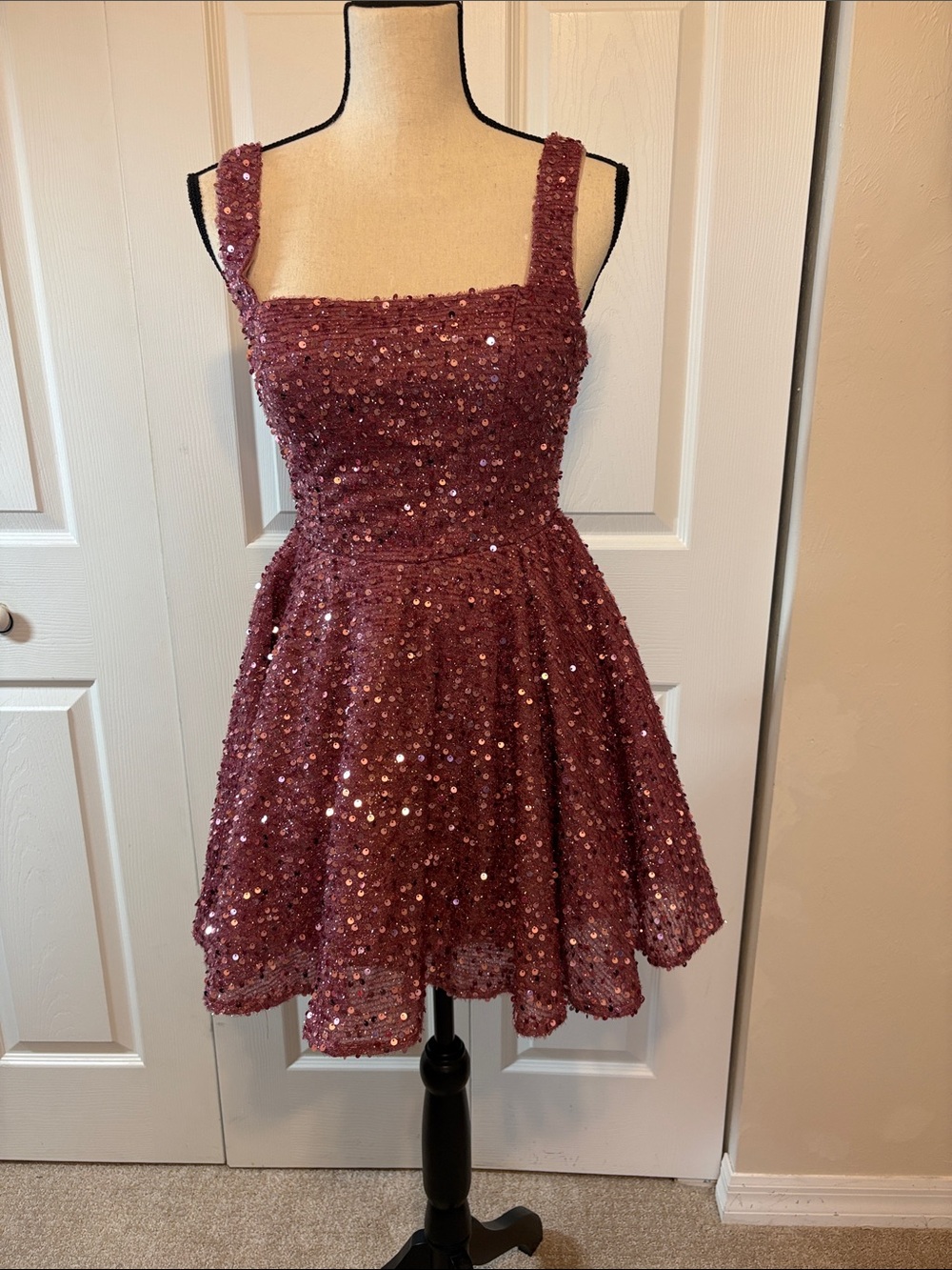 NWT Sequined A-Line Party Dress with Oversized Removable Back Bow – Size 2.